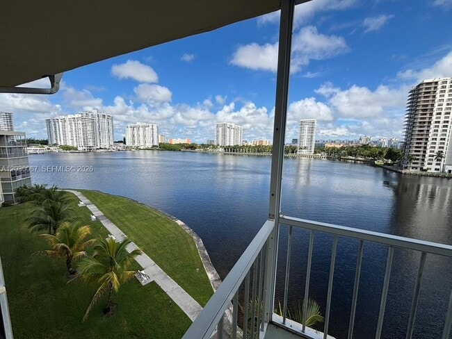 Building Photo - 2999 Point E Dr Unit C614