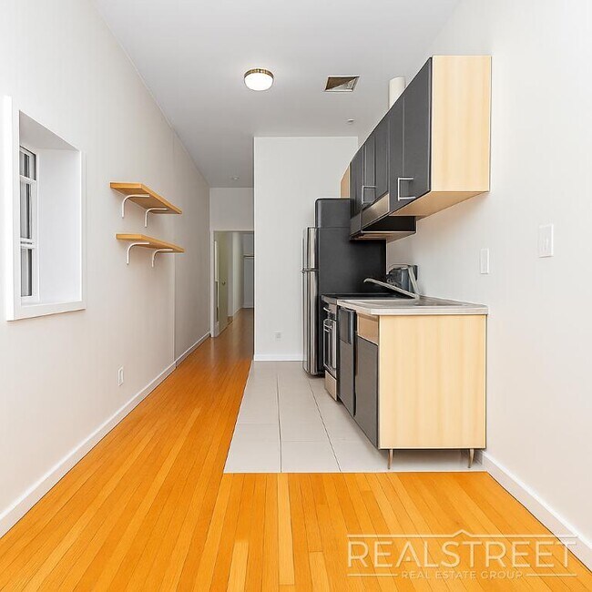 Photo - Gorgeous 2BR/1BA apartment available in prime Bushwick. This apartment is an absolute steal and will Unidad 2A