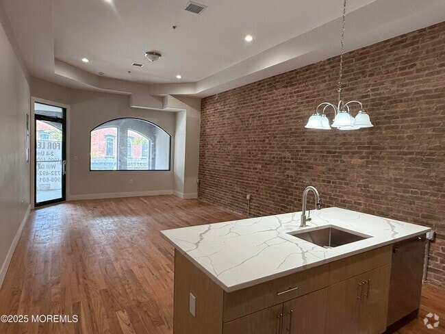 Building Photo - 7 Broad St Unit 1 Rental