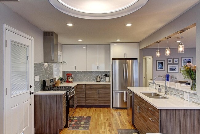 Building Photo - 5165 Umatilla St Rental
