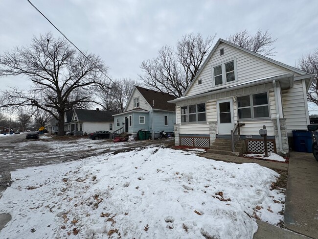 Spacious 4 Bed, 2 Bath Home with Character... - Spacious 4 Bed, 2 Bath Home with Character...