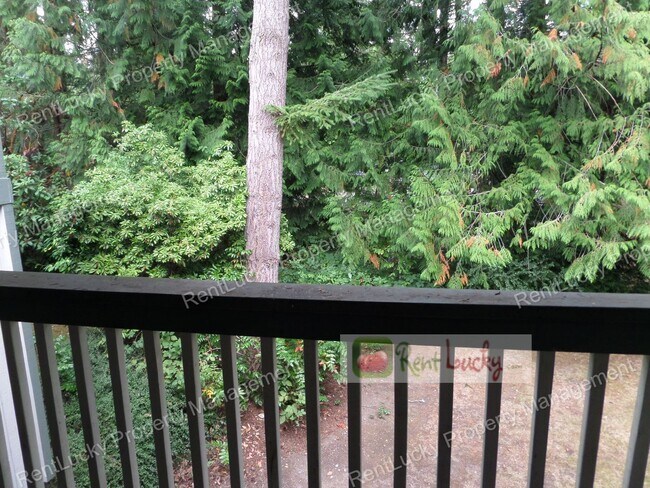 Photo - Cute & Updated 1-Bedroom Condo in Convenie... Unit H-6