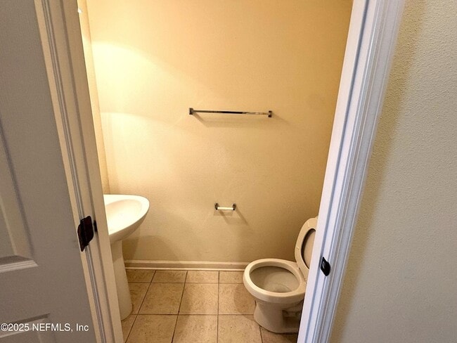 Photo - 652 Crystal Way
