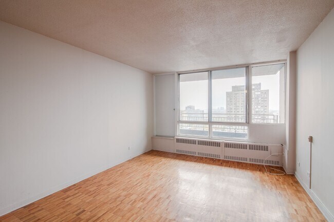 Building Photo - 1975 Maisonneuve Blvd W Unit 1103