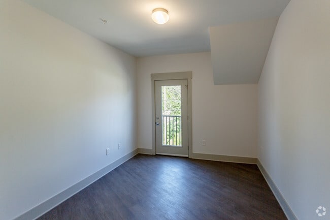3BR, 2BA - Lynn - 1280 SF