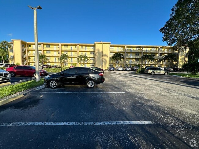 Building Photo - 9949 Sandalfoot Blvd Unit Apt 530