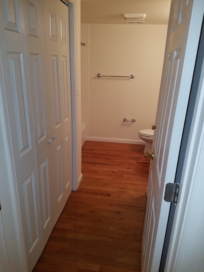 Building Photo - 116 E Patrick St Unit 6