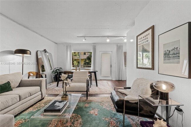 Building Photo - 1420 Pennsylvania Ave Unit 201