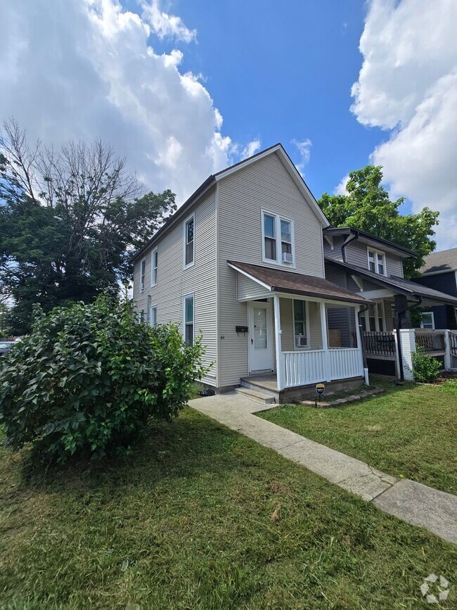 Building Photo - 2 BEDROOM SINGLE FAMILY HOME