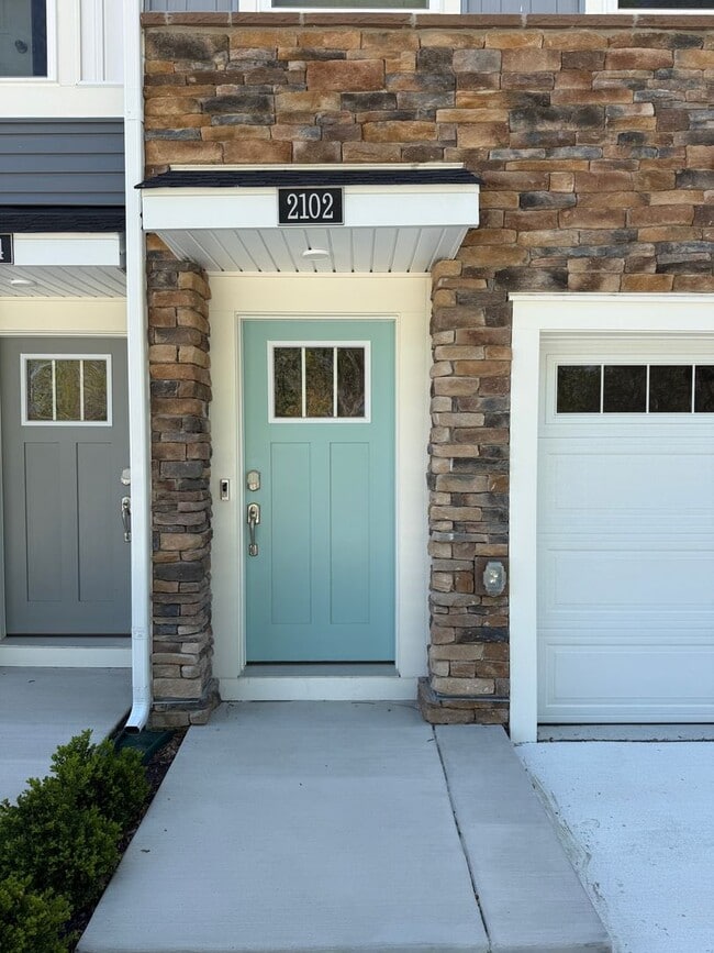 Building Photo - Luxury End-Unit Townhome with Golf Course Views at Tides at River Marsh- Cambridge, MD