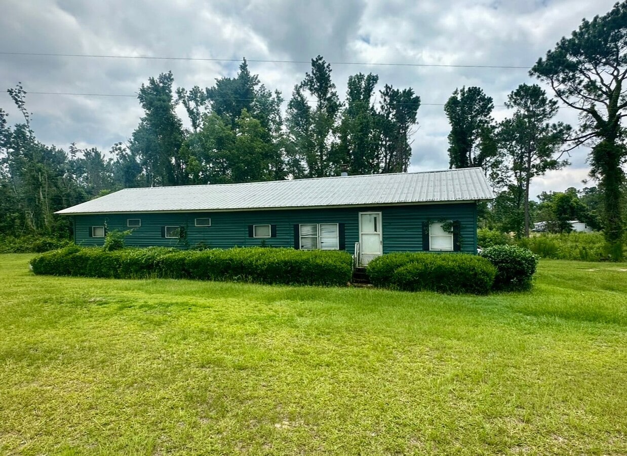 3 Bed/2 Bath House - 3 Bed/2 Bath House