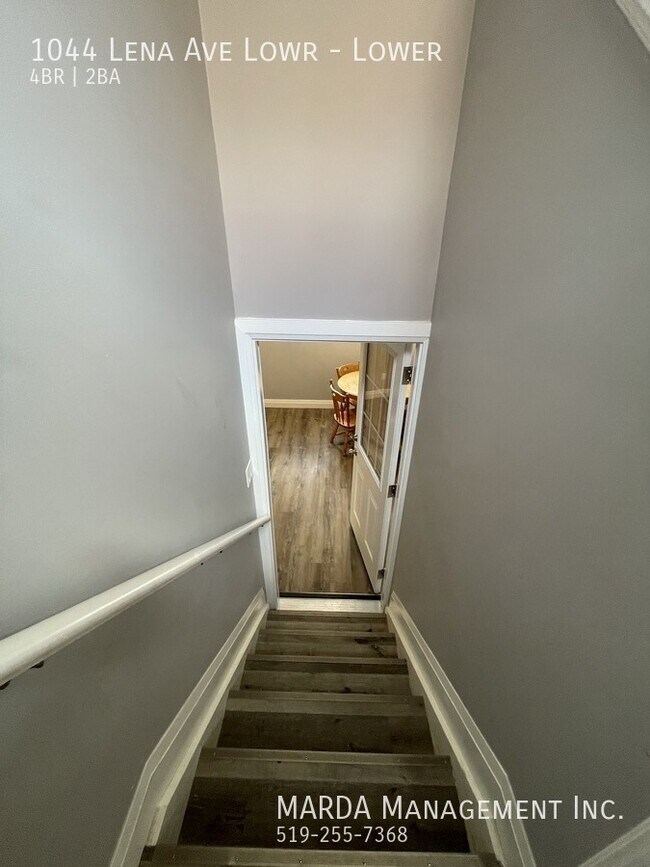 Photo - MODERN 4 BED/2 BATH LOWER UNIT- WEST END + 50% OF UTILITIES Unité Lower