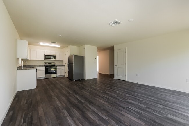 Photo - 431 Eisenhower Blvd