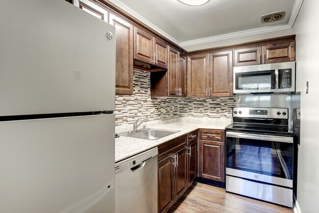 Photo - 801 R Street Apartments