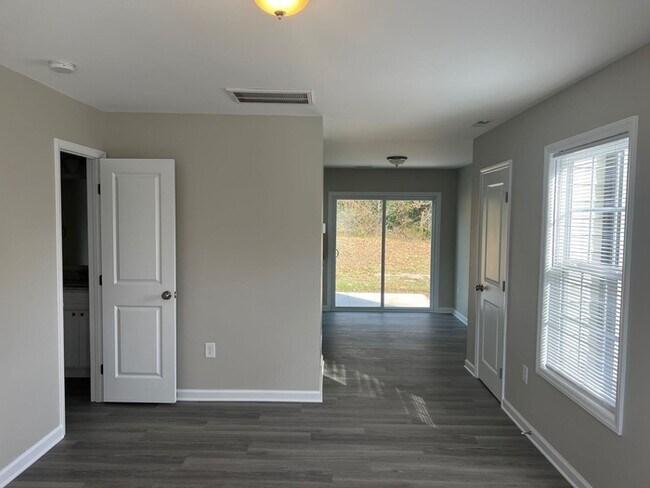 507 E Mills Dr