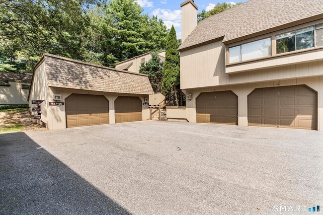 43 Great Meadow Ln