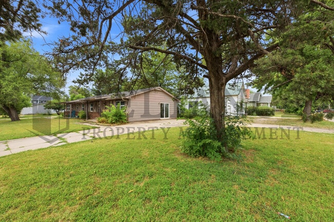 Photo - 903 E Osie St