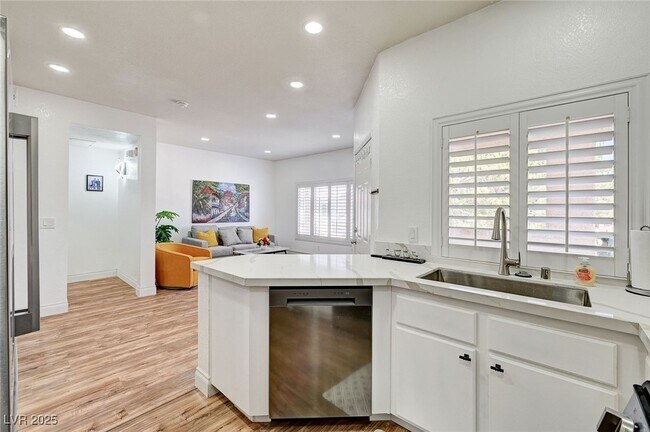 Building Photo - 251 S Green Valley Pkwy Unit 721