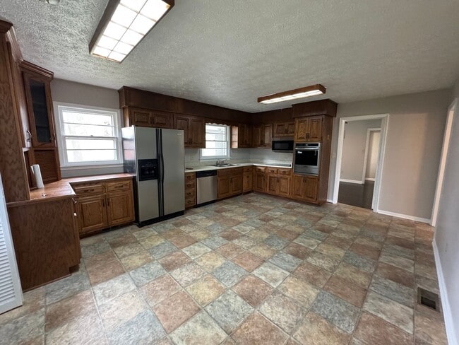 Photo - Cozy 3/2 Brick House with bonus room in West Rome- $1,595