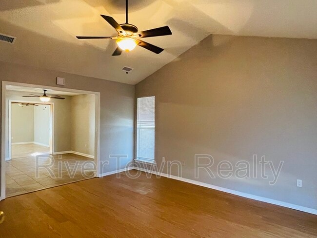 Photo - 6390 Sandhurst Rd