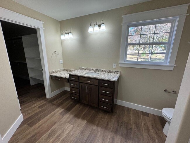 Photo - 2516 S Schifferdecker Ave