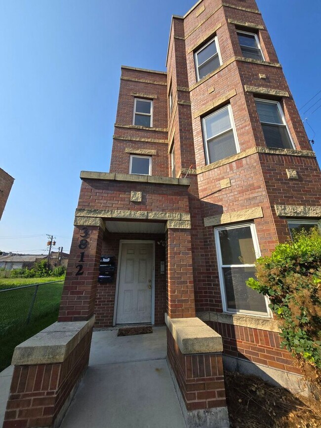 Building Photo - 3812 W Maypole Ave Unit 2 Rental