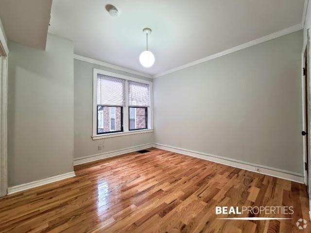 Building Photo - 2 bedroom in CHICAGO IL 60613 Unit 1 Rental