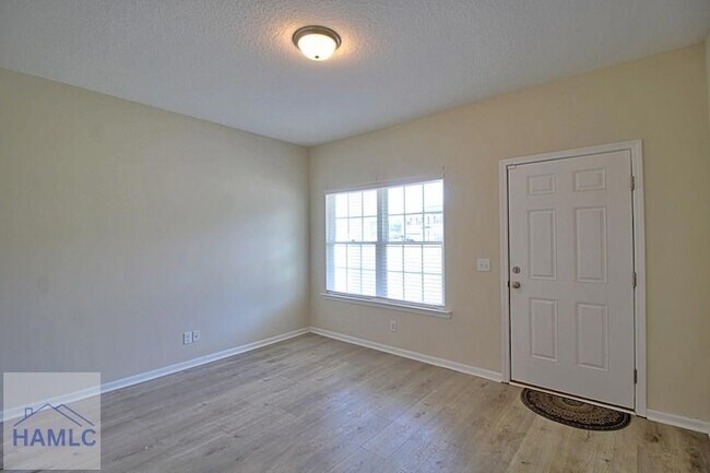 Photo - 260 Whippoorwill Wy NE