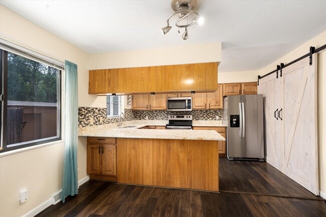 Building Photo - 2 bedroom 3 bath Updated townhome in Lakewood!