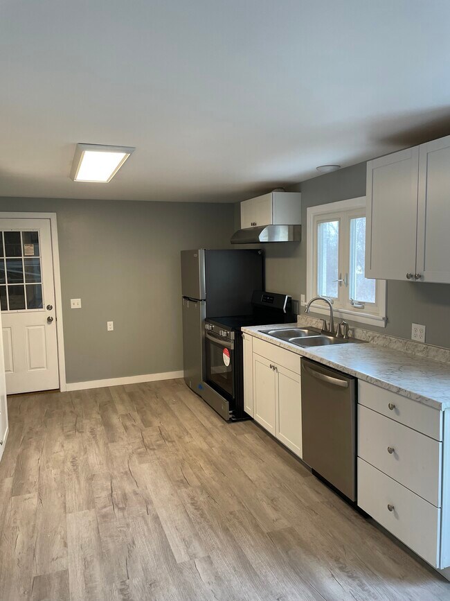 New kitchen - 5 Hamilton St