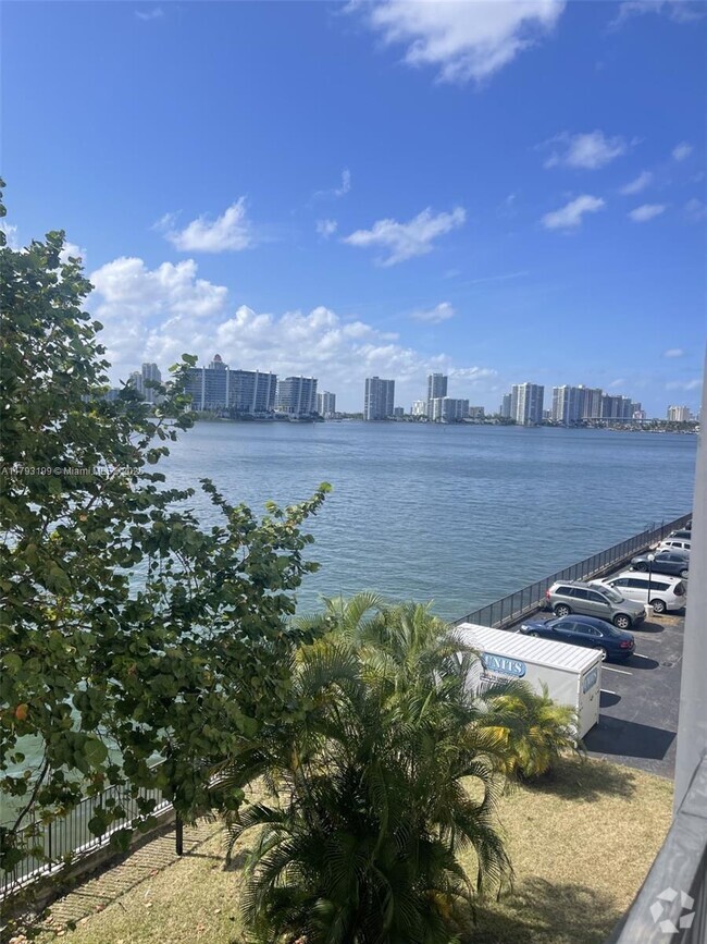 Building Photo - 17600 N Bay Rd Unit N407 Rental