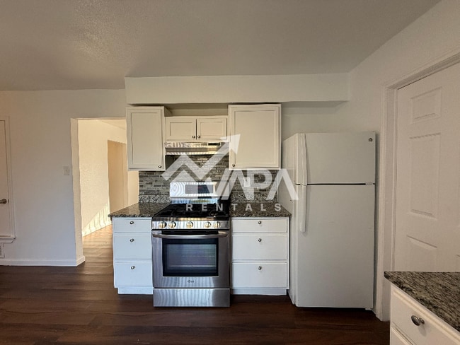 Photo - 5331 Bakersfield St