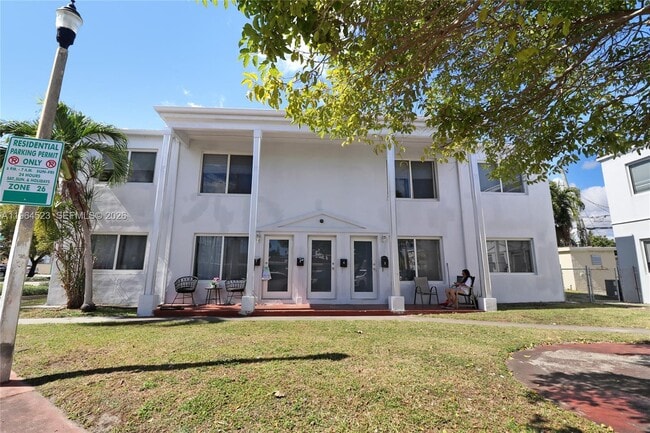 Photo - 8100 Crespi Blvd Unidad 3