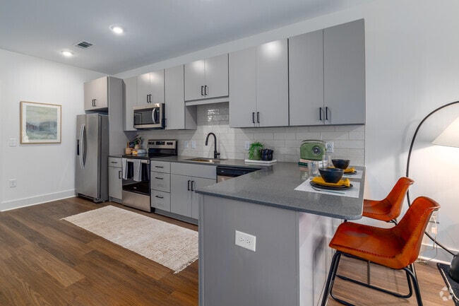 1BR, 1BA - 650SF