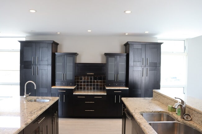 Cocina - 615 W 9 Mile Rd Unidad Ferndale Penthouse