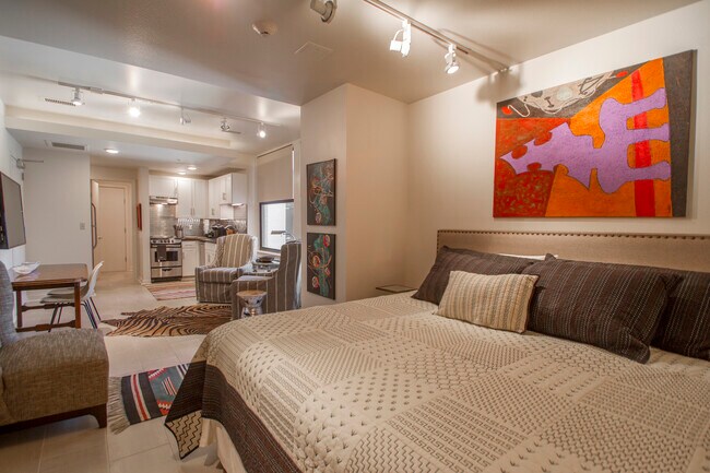 Photo - 221 W 2nd St