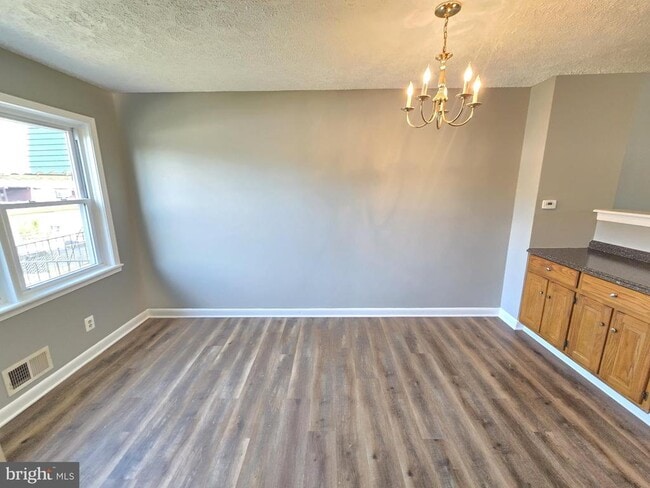 Photo - 2205 Redthorn Rd