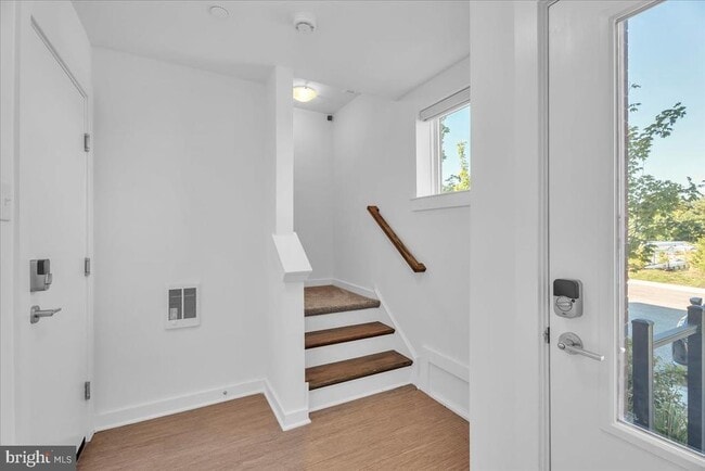 Photo - 904 Riverplace Dr