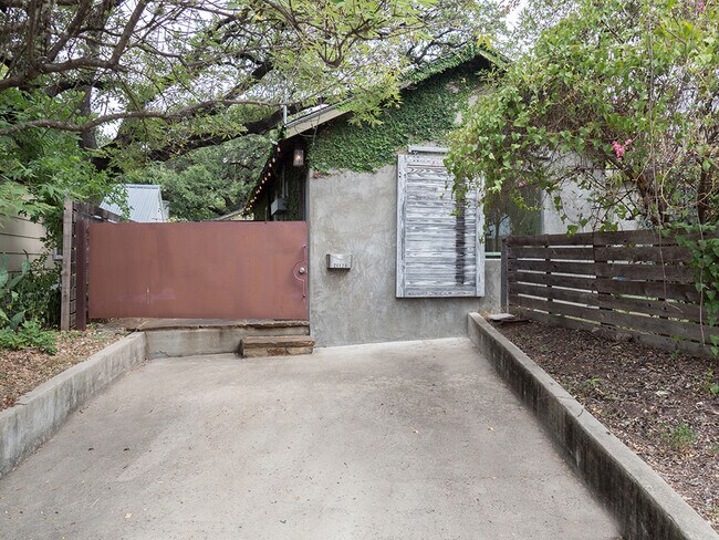 Photo - 2112 Newton St