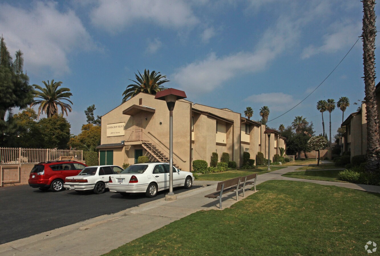 Cunningham Village - Cunningham Village Apartments
