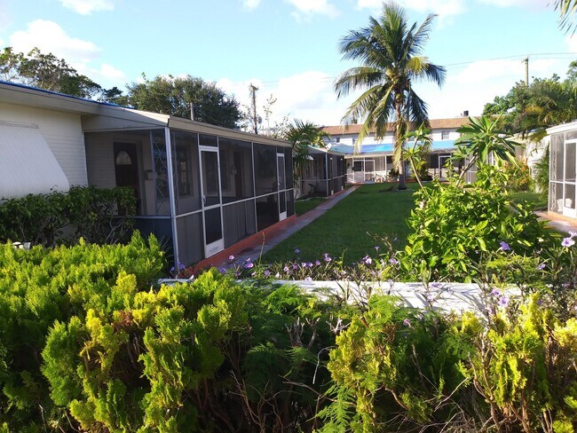2617 Lincoln St Hollywood, FL 33020