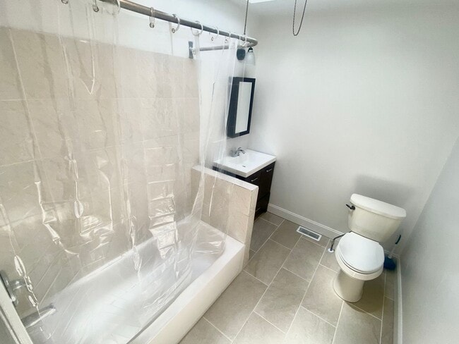 Photo - Newly Renovated 4BED 1.5BTH / Stainless Steel Appliances & Washer/Dryer Hookup!