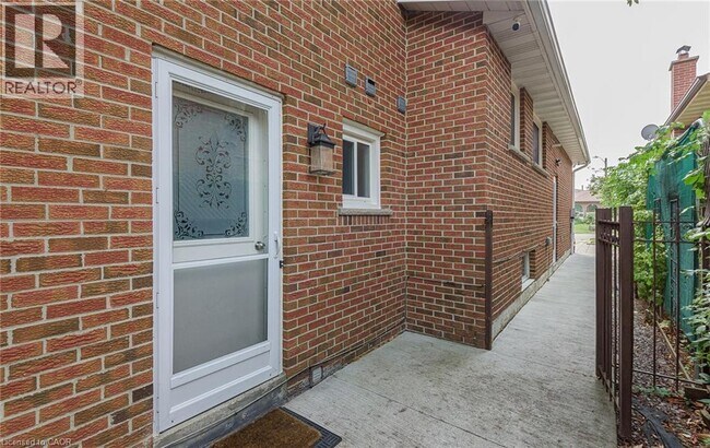 Photo - 3 Pottery Crescent