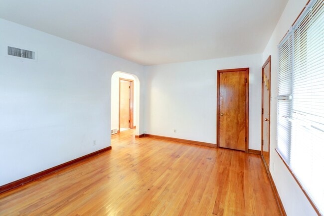 Photo - 3 Bedroom house in Champaign-AVAILALBE August 2026
