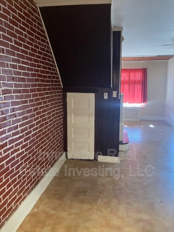 Photo - 6115 Lansdowne Ave