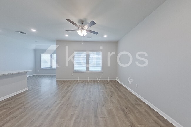 Photo - 123 Yardley Ct