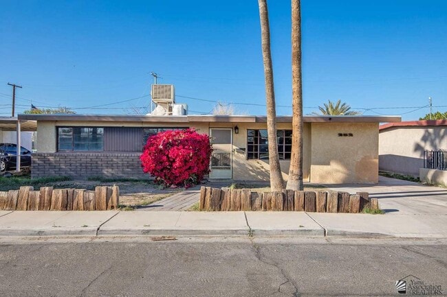 Photo - 252 W Lowell Dr House