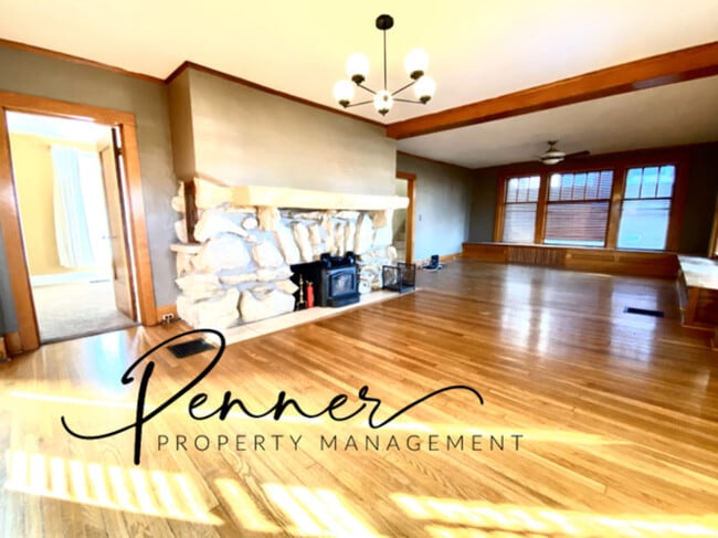 Photo - 127 E Kansas Ave