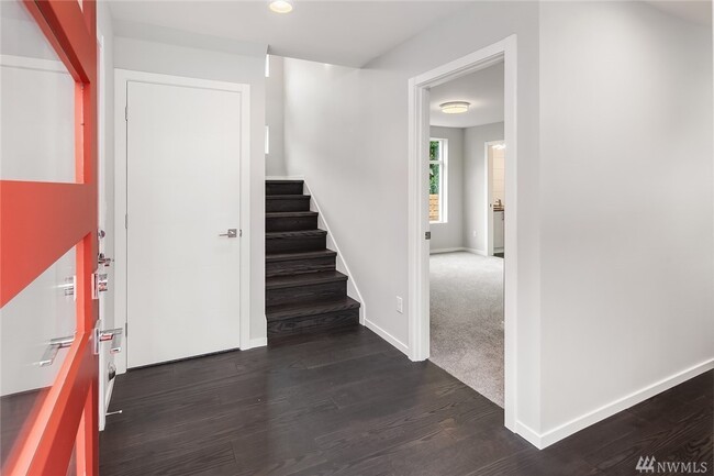 Photo - 820 25th Ave S