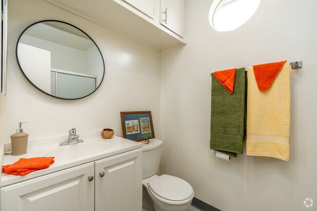 Studio - 355SF - Bathroom